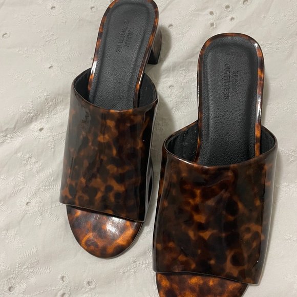 Urban Outfitters UO Patti Glossy Tortoise Open Toe Mule Heels - Picture 3 of 4